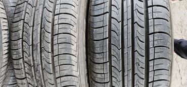Шины: Шины 215 / 60 / R 17, Лето, Б/у, Пара, Легковые, Корея, Roadstone
