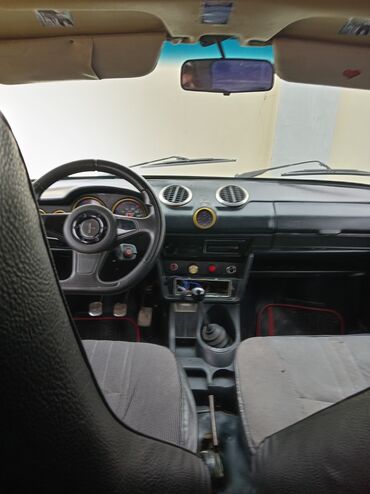 колпачки на диски бишкек: VAZ klassik sedan Xüsusiyyətlər: - Korpus: 4 qapılı sedan, bej rəng -
