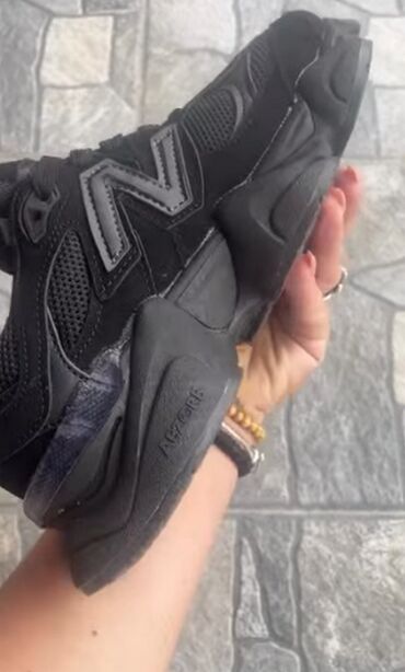 Patike: New Balance 9060 patike

Novo
Brojevi 36 do 40

fb Moja Kupovina 1 — 6