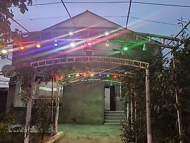 ev ucuz: 2 mərtəbəli həyət evi - Plan: Aşağıda yatag otağı, mətbəx zonası; — 2