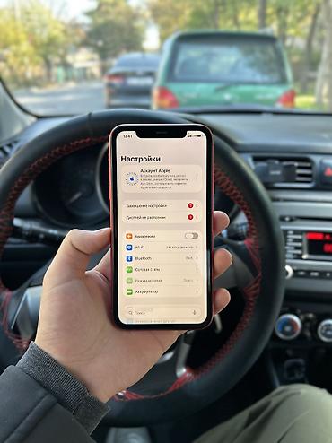redmi 17 pro: IPhone 11, Б/у, 128 ГБ, Красный, Чехол, 75 % — 4