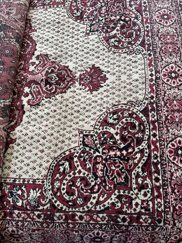 ковры паласы продаю: Ковер Б/у, 200 * 200, Сделано в Кыргызстане