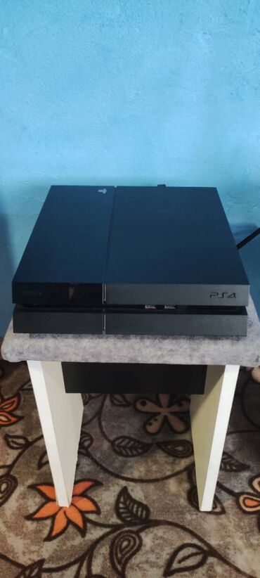 sony playstation 4 qiymeti: Yaddaşında 2 ədəd spiderman və Mortal kombat ultimate oyunu var. 1ədəd