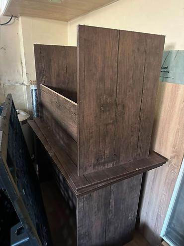 komputer setup: Kompüter masası, İşlənmiş, Açılmayan, Laminat, Dördbucaq masa — 1
