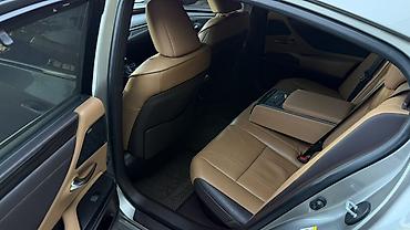 mercedes s63: Lexus ES: 2019 г., 2.5 л, Вариатор, Гибрид, Седан — 6