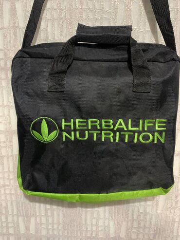 черная сумку: Сумка фирмы HERBALIVE NUTRITION, новая, двухсекционная. размеры -