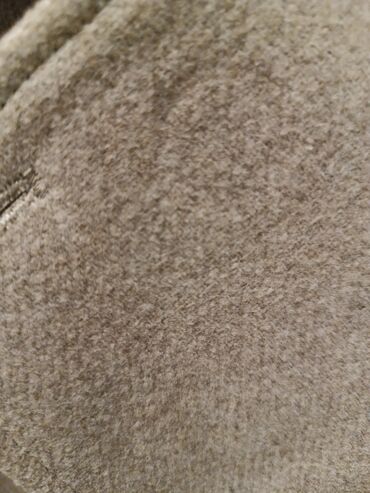 Kaputi: Kaput HM s dvorednim kopčanjem – sivosmeđa boja. Omašena veličina — 6