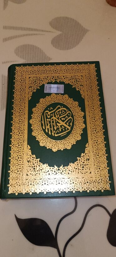 Qurani Kerim kitabi.Ereb dili ve tercumesi Azerbaycan dilinde.iki dil