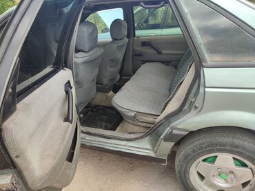 авто в нерабочем состоянии: Volkswagen : 1989 г., 1.8 л, Механика, Бензин, Седан