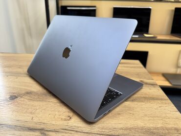 macbook pro 13 2018 цена: Ультрабук, Apple, 8 ГБ ОЗУ, Apple M2, 13.3 ", Б/у, Для работы, учебы, память NVMe SSD