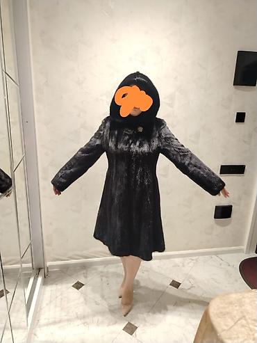 kurkalar: Qadınlar üçün qara rəngli kürk palto - Model: A-kesim, dizdən aşağı — 3