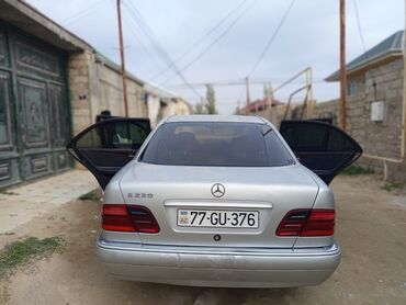 Mercedes-Benz: Mercedes-Benz E 220: 2.2 l | Sedan — 2