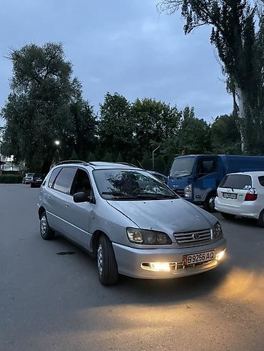 водный банан: Toyota Picnic: 1999 г., 2 л, Механика, Бензин, Минивэн — 3