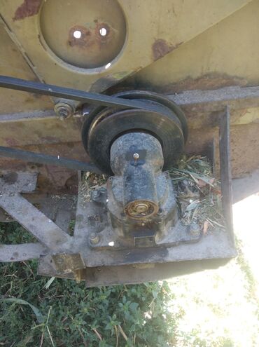 Зерновые жатки: Продается силосный Камбайын собой имеется две жатки .один силосный — 3