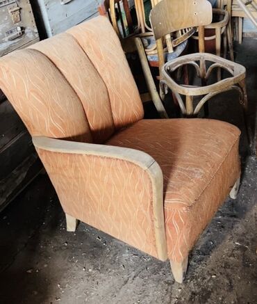 старинные манеты: Старинное кресло
