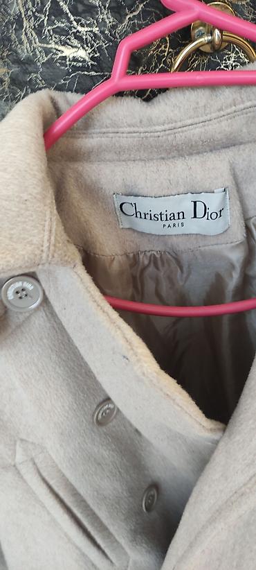 ag palto: Christian Dior boyukler ucun xl razmer palto az geyinilib - Rəng — 3
