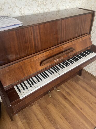 фортепиано продаю: Продается пианино в хорошем состоянии. Цена :7000