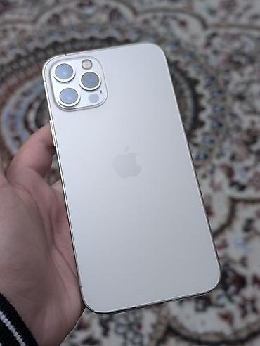 oppo reno 10: Apple iPhone Pro в светлом золотисто-серебристом цвете. Смартфон АКБ — 1