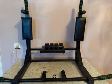 Turniklər və bruslar: Universal turnik–parallel qollar–qarn pressi üçün divar trenajoru — 3