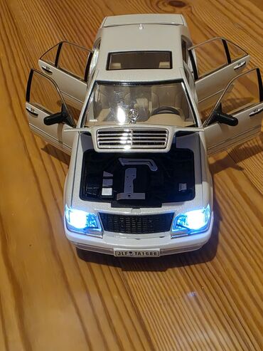 Avtomobil modelləri: Kolleksiya üçün detalı maket avtomobil - Miqyas: təxmini 1:18 - — 8