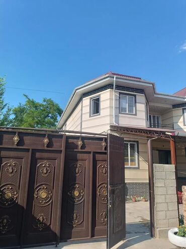 дом тимура фрунзе: Продаю 2х этажный дом село.Сокулук ул.Ошская 13 8 комнат 2 вида