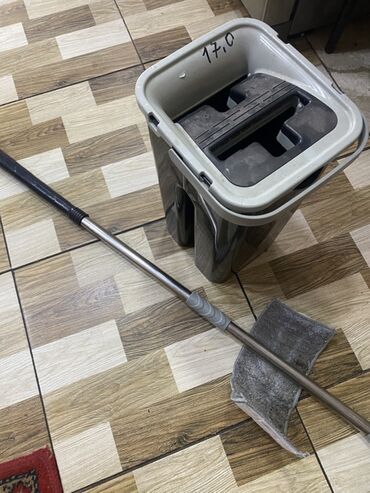 qab alan: Düz mop və sıxma qabı dəsti - Dəst: uzanan metal saplı düz mop