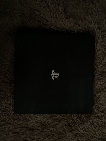Xbox Series X: Sony PlayStation 4 Pro konsolu, yaxsj vesiyet ve ustunen 2 dene oyun