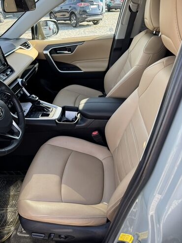 сколько стоит подсветка: Салон автомобиля Toyota RAV4 с бежевым кожаным интерьером, оснащенный