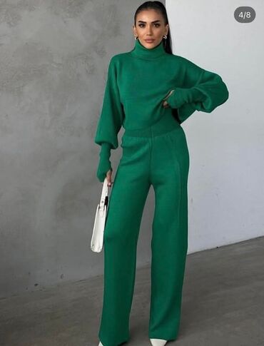 Kompleti: Komplet trikotaža 
Prelepe boje
3500 dinara L — 6