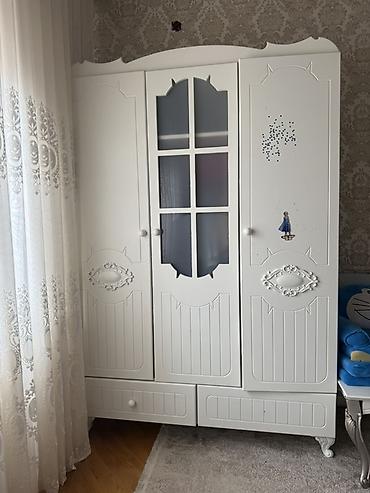 Дом и сад: Ağ rəngdə uşaq otağı dəsti Tərkibi: - Beşik‑komod: sağdan-soldan — 2