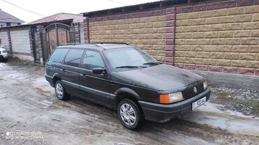 арзан машина пассат: Volkswagen Passat: 1990 г., 1.8 л, Механика, Бензин, Универсал