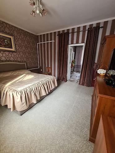 Продажа коттеджей и домов: Продаю дом 3 комнаты Район Баялинова Орозбекова 93 кв.м. кирпичный — 1