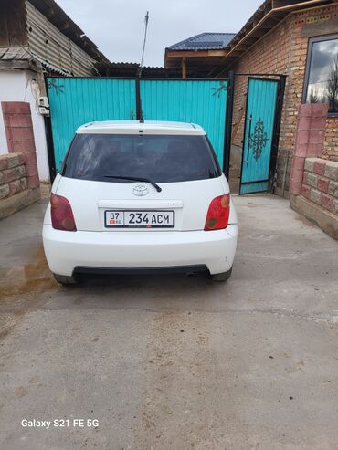 Toyota: Toyota ist: 2002 г., 1.5 л, Автомат, Бензин, Хэтчбэк