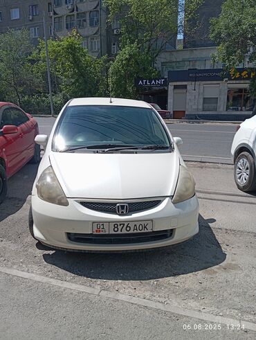 хонда елемент: Белый Honda Fit 
год 2003