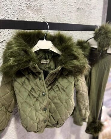 Kompleti: Toplo postavljene plišane trenerkice za devojčice u kompletu sa rajfom — 4