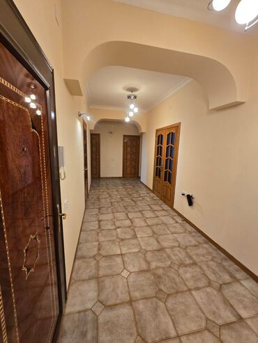 Uzunmüddətli kirayə mənzillər: Mebel və texnika ilə təmin olunmuş geniş 3 otaqlı mənzil — 4