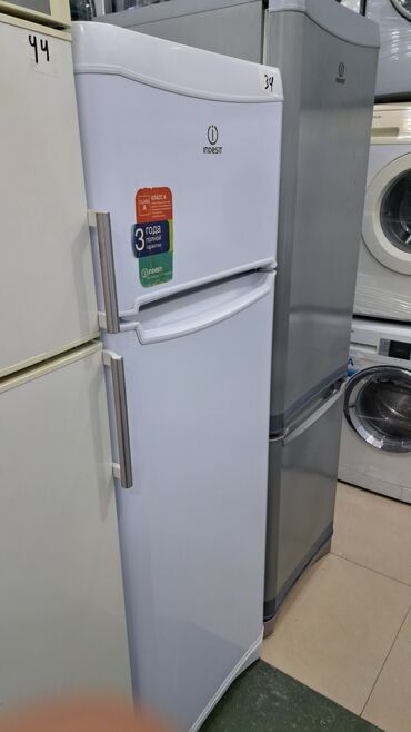 Soyuducular: İşlənmiş 2 qapılı Indesit Soyuducu Satılır, rəng - Ağ, Dolab içi