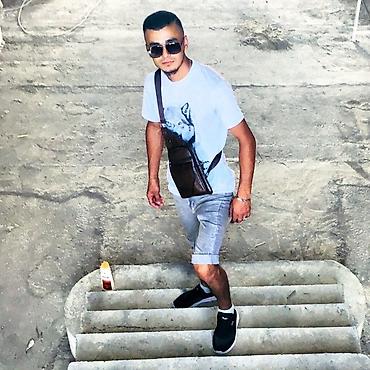 Обшивка лестниц: Монолитная лестница из бетона, выполненная в прямом марше, имеет — 6