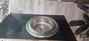 наборы инструментов: Круглая кухонная мойка из нержавеющей стали, врезанная в столешницу