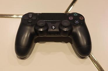 Видеоигры и приставки: Məhsul: PlayStation DualShock 4 naqilsiz oyun pultu ORIGINAL!!! - — 1