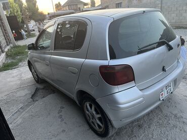 Toyota: Toyota Vitz: 2002 г., 1.3 л, Автомат, Бензин, Седан