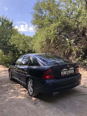 и 16: Opel Vectra: 2000 г., 1.6 л, Механика, Бензин, Лифтбек — 5
