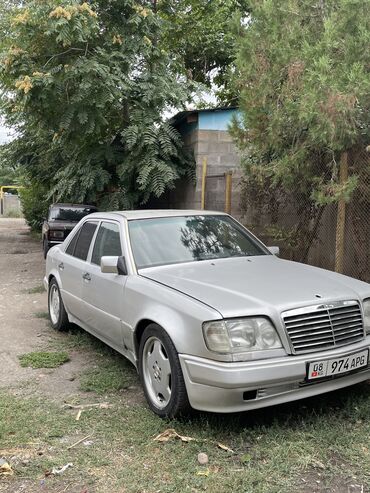 мерседес е кылас: Mercedes-Benz W124: 1993 г., 3.2 л, Автомат, Бензин, Седан