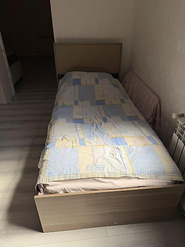 lovhe satilir: Bir nəfərlik çarpayı - Ölçü: təxmini 90x200 sm (standart single) - — 1