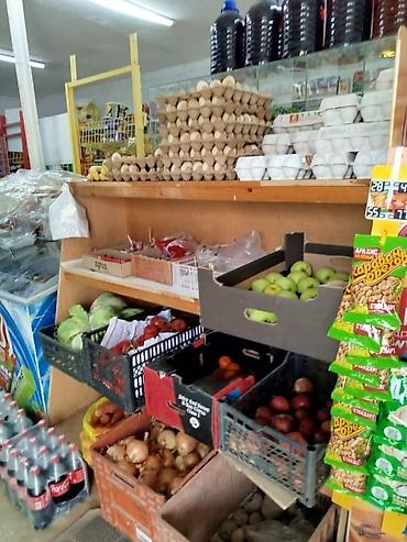 вагончик на колёсах: Продаю магазин с товаром и всеми оборудованиями без места. 60кв.м — 10