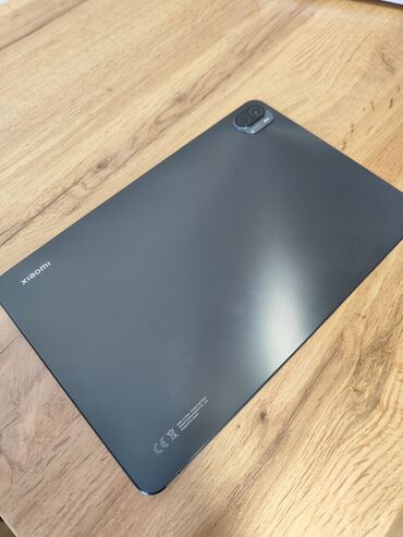 planwet: Xiaomi-dən olan bu boz rəngli planşet, yığcam dizaynı ilə seçilir