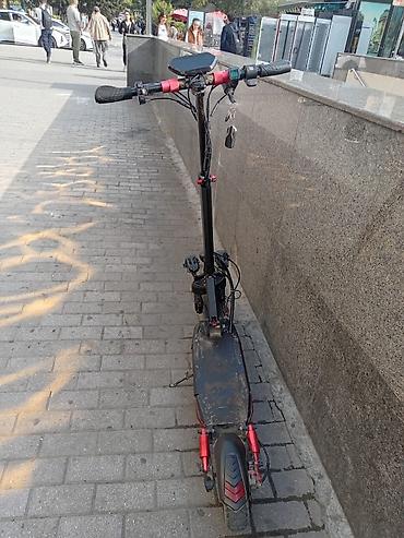 Электросамокаты: Elektrik skuter satılır. Qara və qırmızı rəng kombinasiya­sında, iri — 2