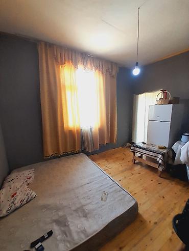 qubada ev satilir: Qobuda 1 nomreli mekdebin arxasinda 500 m mesafede öz evimdir — 2