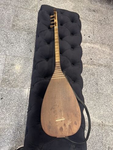 б у гитары: Məhsul: Saz (bağlama tipli xalq musiqi aləti) Xüsusiyyətlər: -