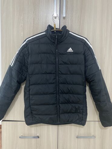 адидас куртки: Мужская куртка, M (EU 38), Adidas, Б/у, цвет - Черный, Самовывоз